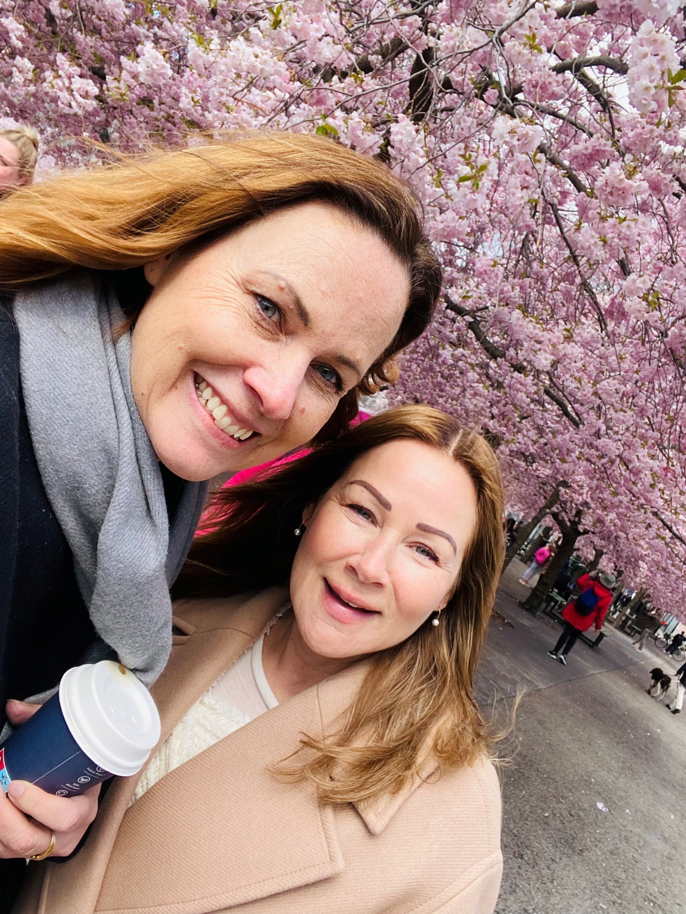 Anki och Lotta i kungsträdgården