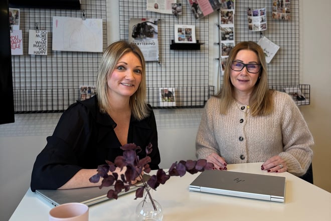 Lotta och Maria i köket beskuren