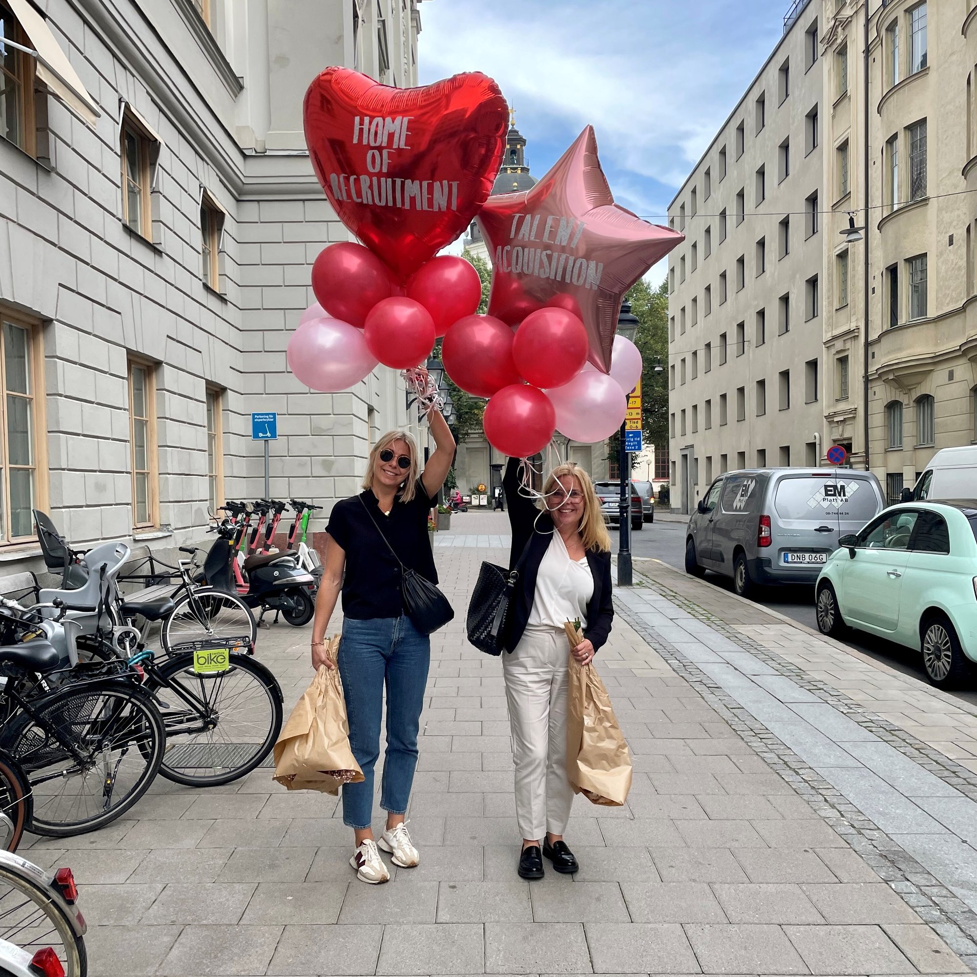 josefin och Louise med ballonger