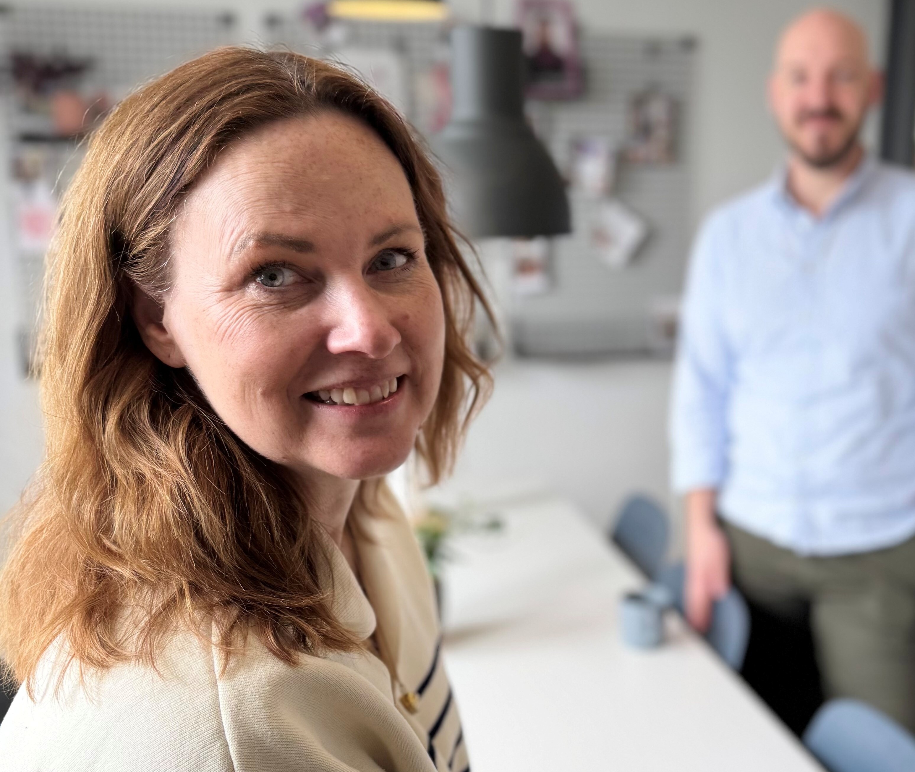 Anki och Sameul i köket beskuren 2