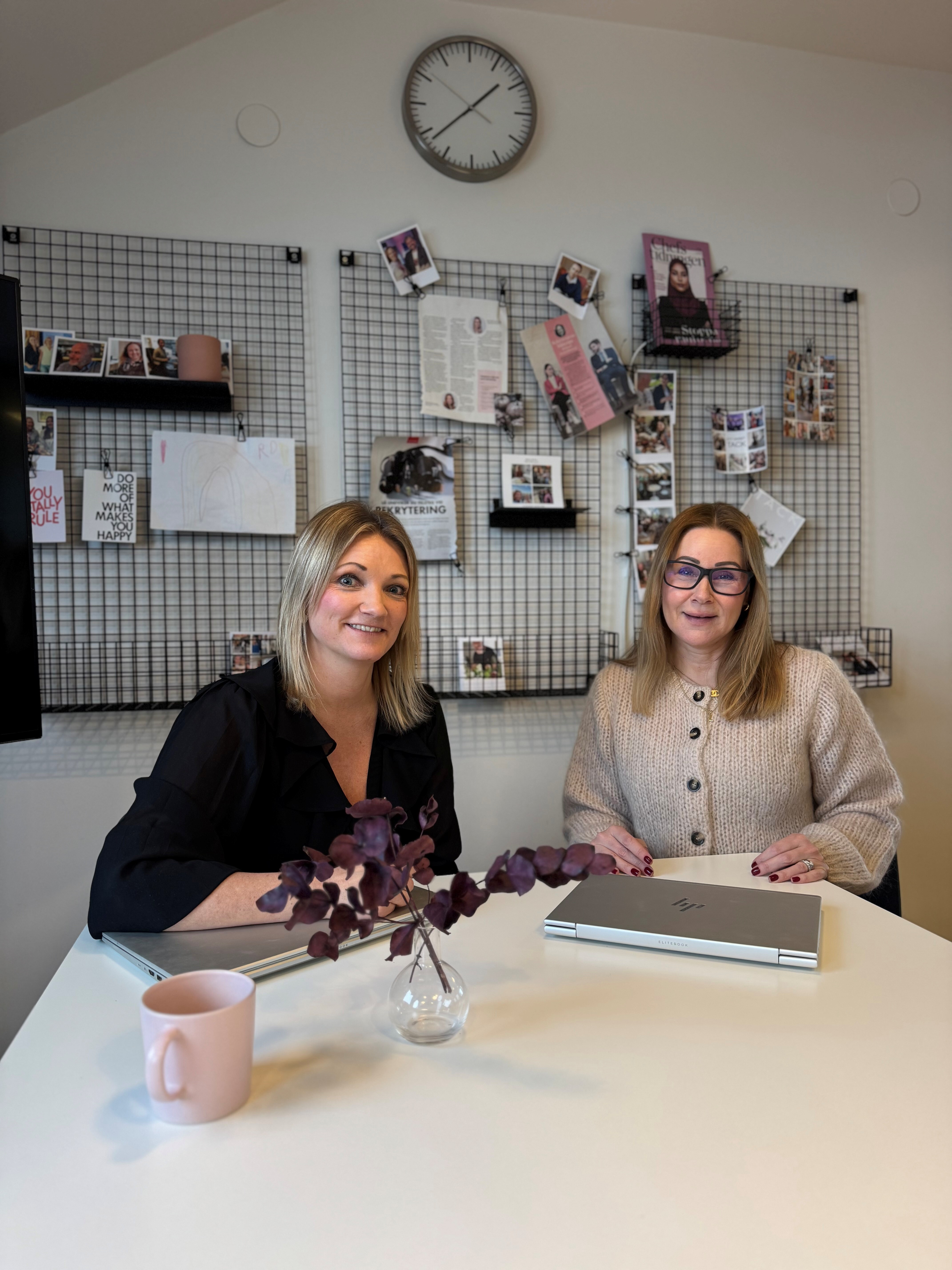 Lotta och Maria i köket